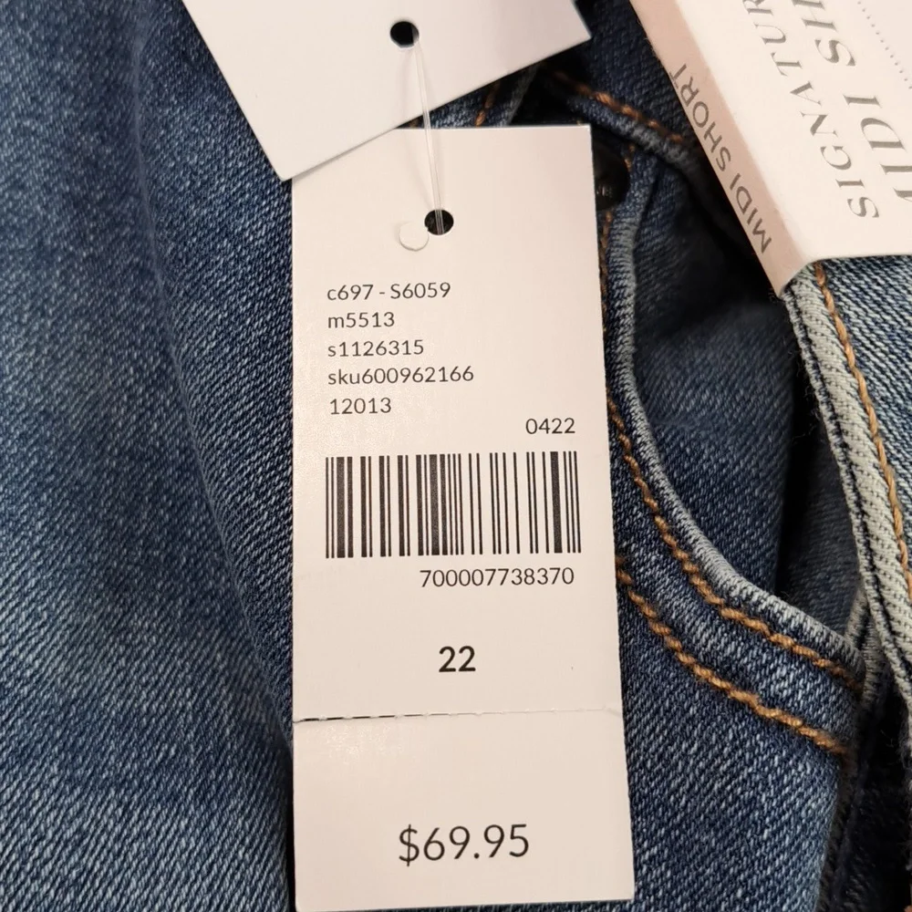 New Lane Bryant Signature Fit Midi Short Mid-Rise Flex Magic Waistband Size 22 - Picture 13 of 13